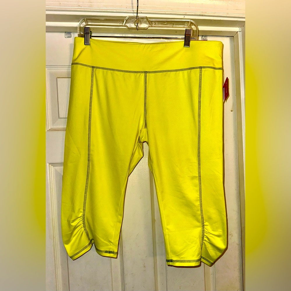 Ladies Tarea yellow cropped legging XL NWT